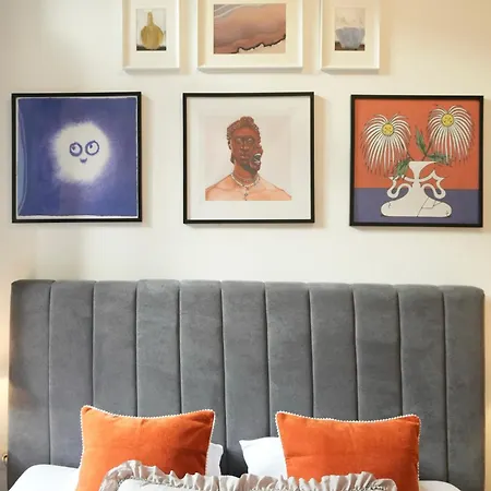 Pop Art 2br Bold & Bright Escape Inside Gozsdu Appartamento Budapest