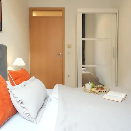 Pop Art 2br Bold & Bright Escape Inside Gozsdu Appartamento