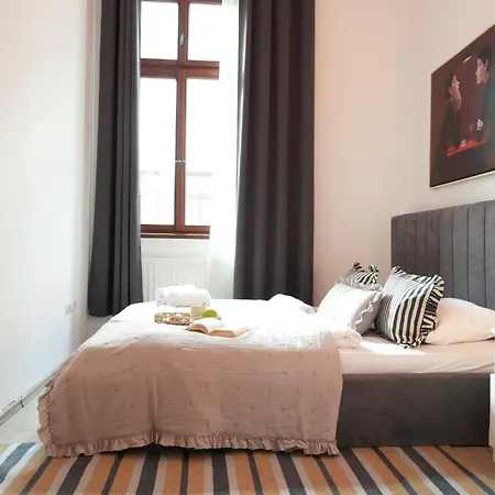 Pop Art 2br Bold & Bright Escape Inside Gozsdu