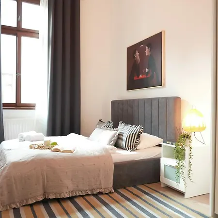 Pop Art 2br Bold & Bright Escape Inside Gozsdu Appartamento *