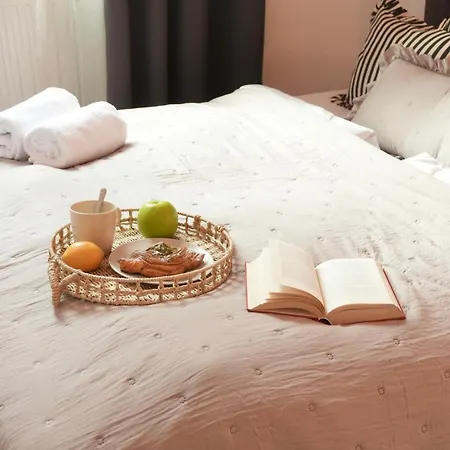 Pop Art 2br Bold & Bright Escape Inside Gozsdu Appartamento Budapest