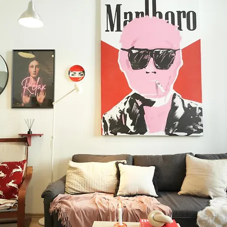 Pop Art 2br Bold & Bright Escape Inside Gozsdu