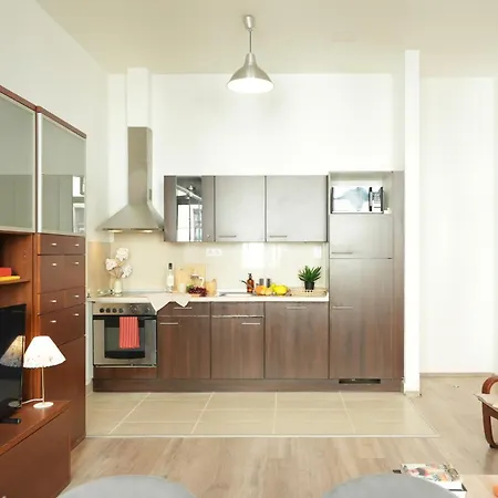 Pop Art 2br Bold & Bright Escape Inside Gozsdu